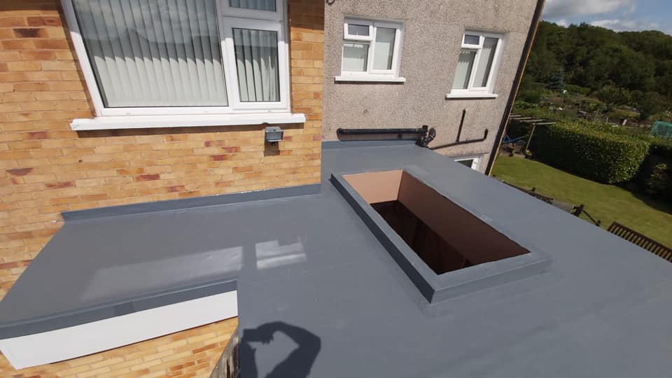 Flat roofing for bay windows
