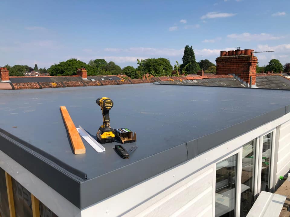 How long does a flat roof last and how can you prolong its lifespan?